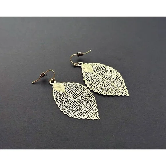 Vintage gold tone round Oriental Style filigree two tone, hoop earrings set of 5 - Picture 9 of 12